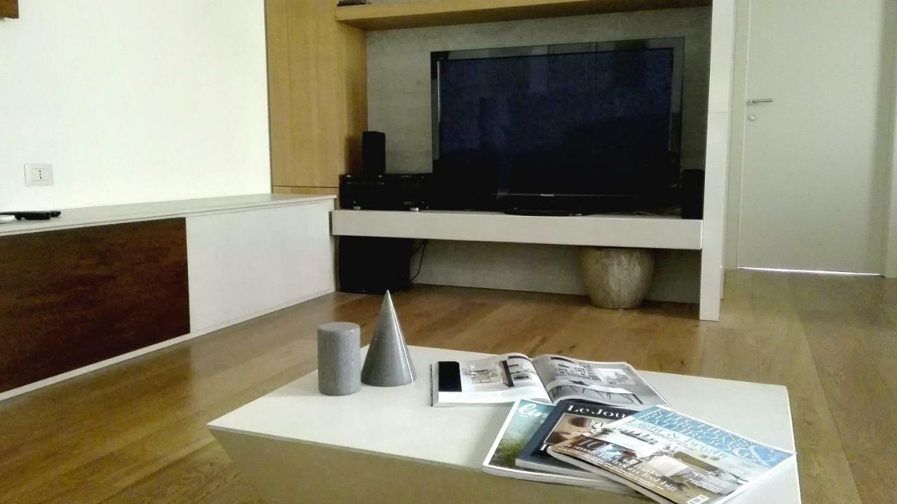 Appartamento Moderno In Centro Storico Λούκα Εξωτερικό φωτογραφία