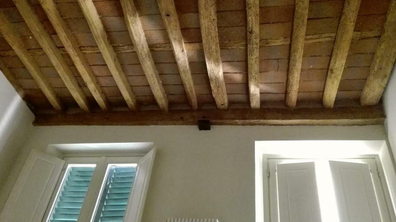 Appartamento Moderno In Centro Storico Λούκα Εξωτερικό φωτογραφία